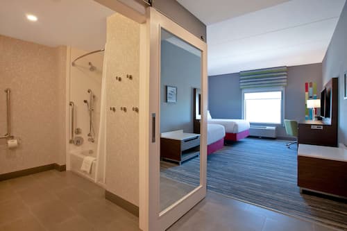 Room, 2 Queen Beds, Accessible, Bathtub (Mobility & Hearing) | Bathroom