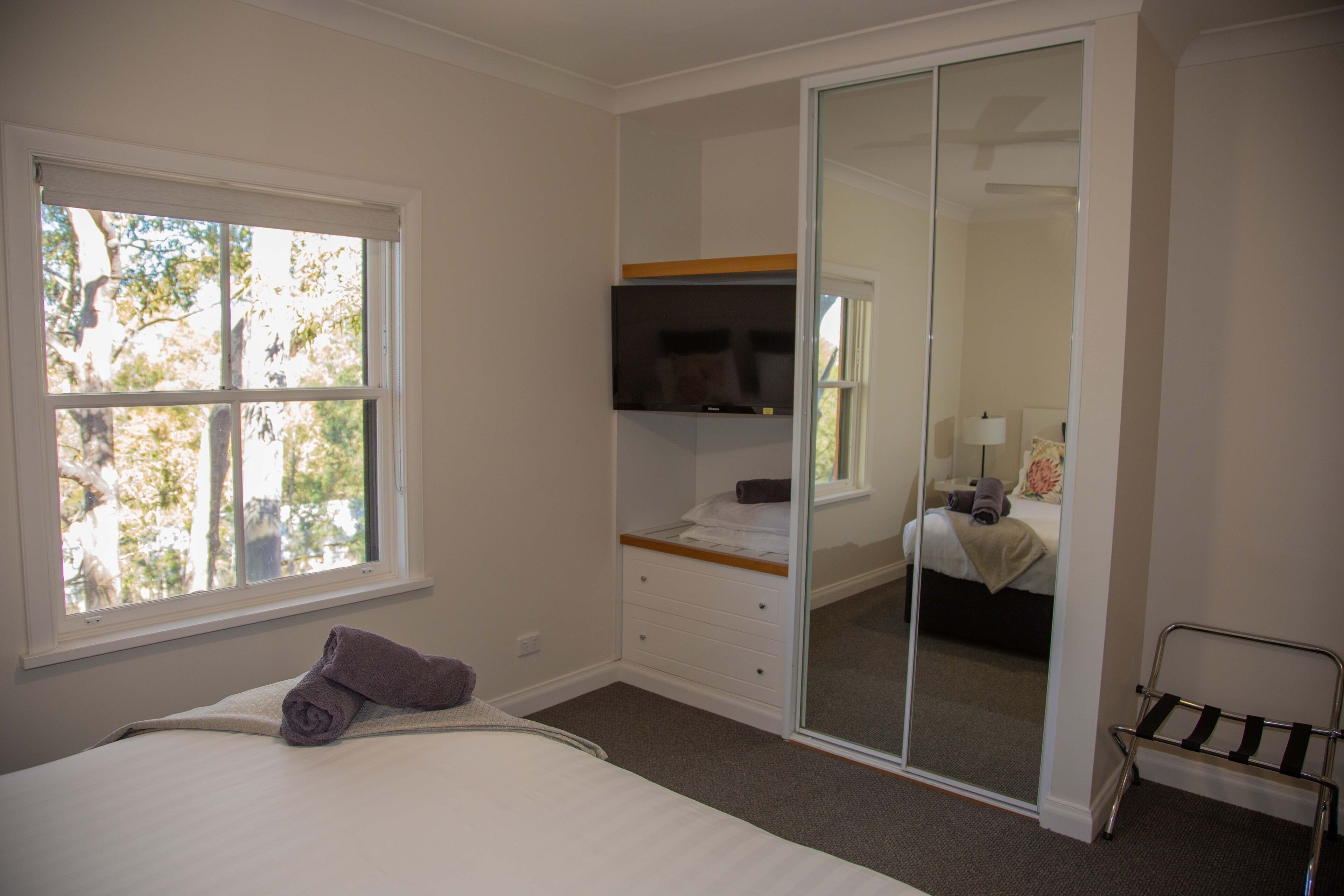 2 bedrooms, desk, iron/ironing board, WiFi