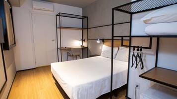Chambre Standard, 1 lit double, accessible aux personnes à mobilité réduite
