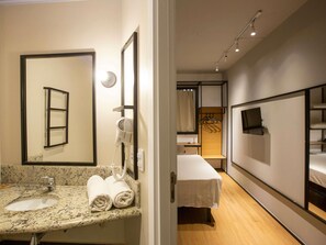 1 habitación, minibar, wifi gratis y ropa de cama