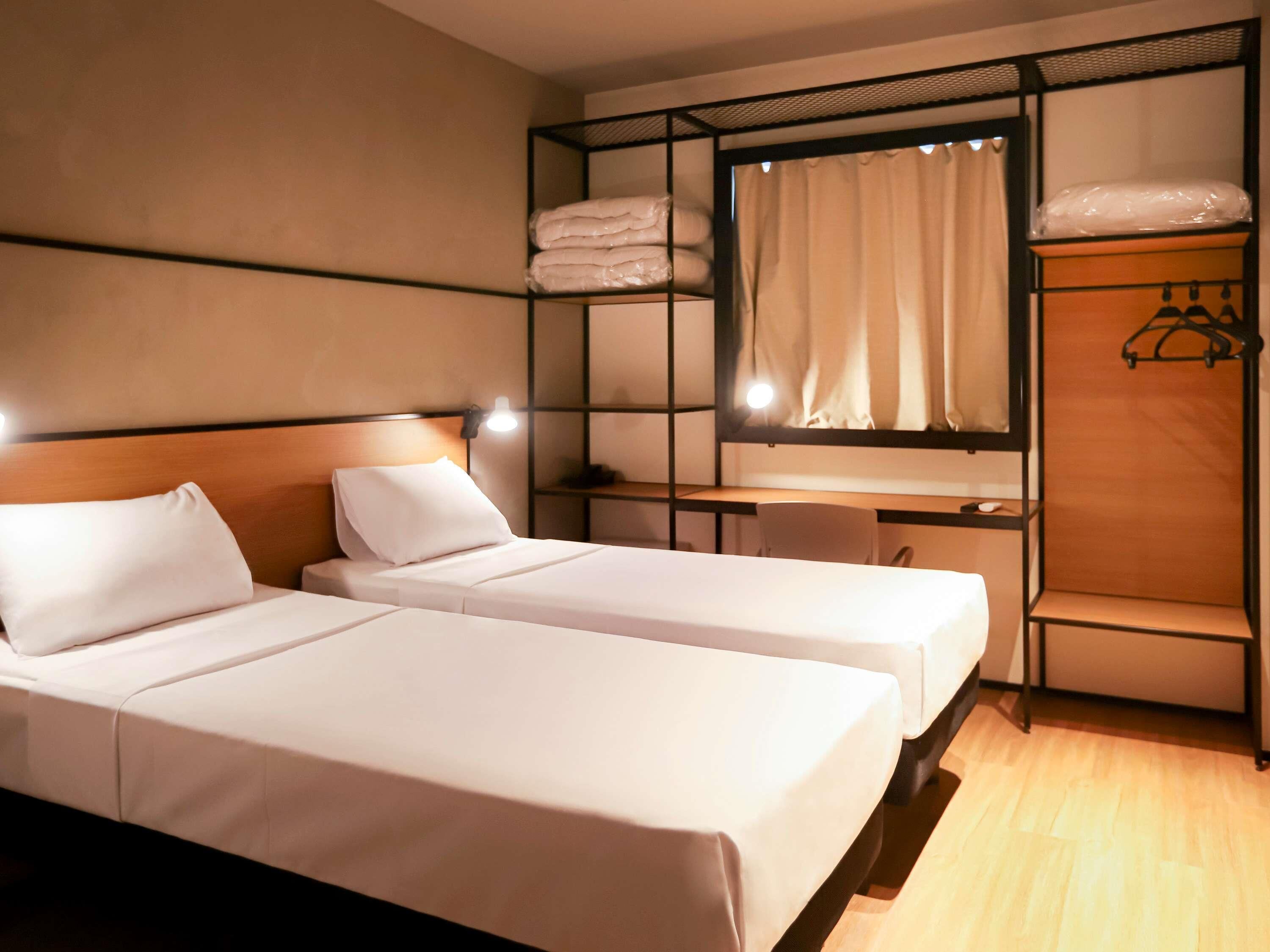 Habitación estándar, 2 camas individuales | 1 habitación, minibar, wifi gratis y ropa de cama 