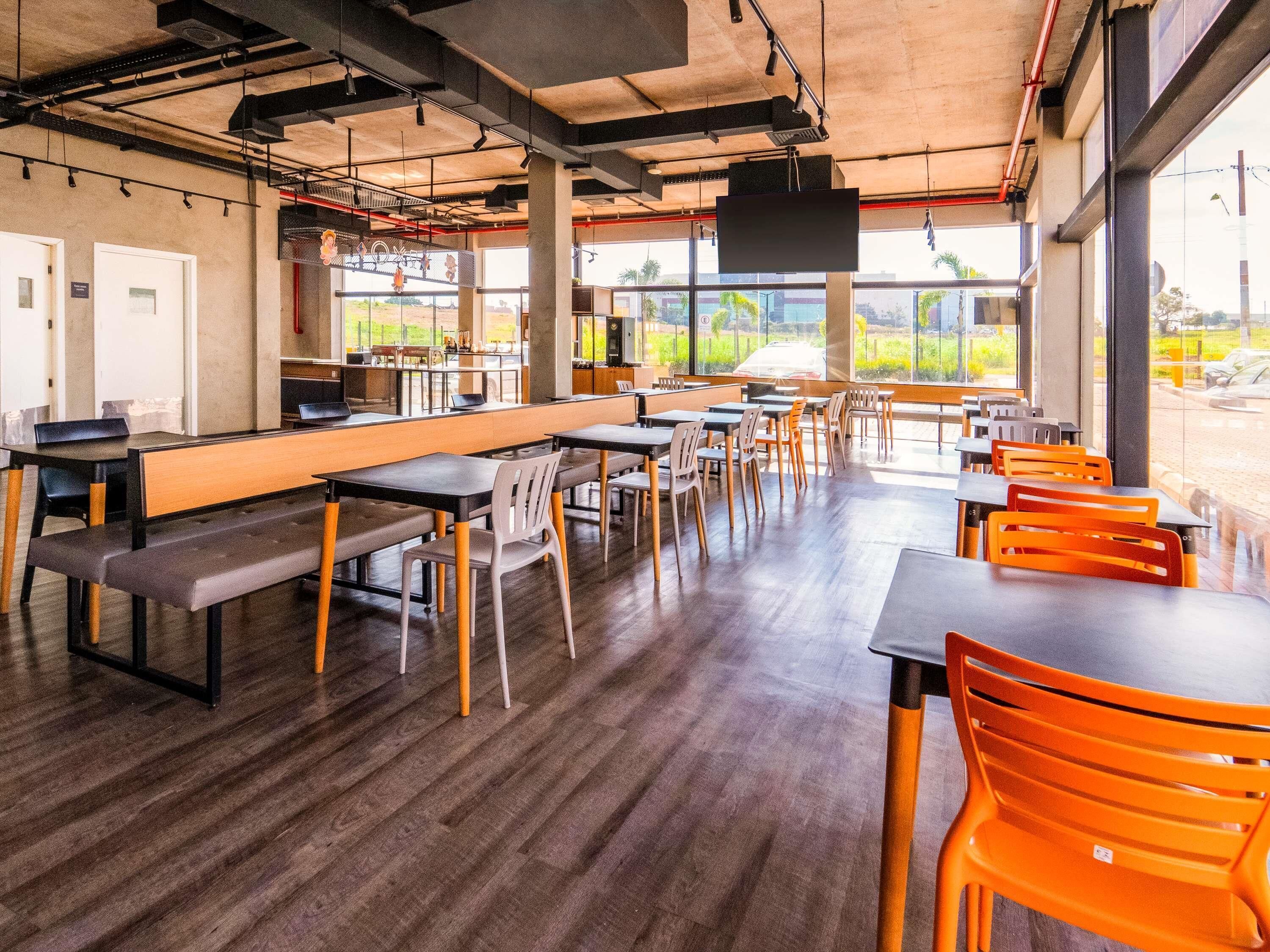 Café da manhã completo todos os dias mediante uma taxa