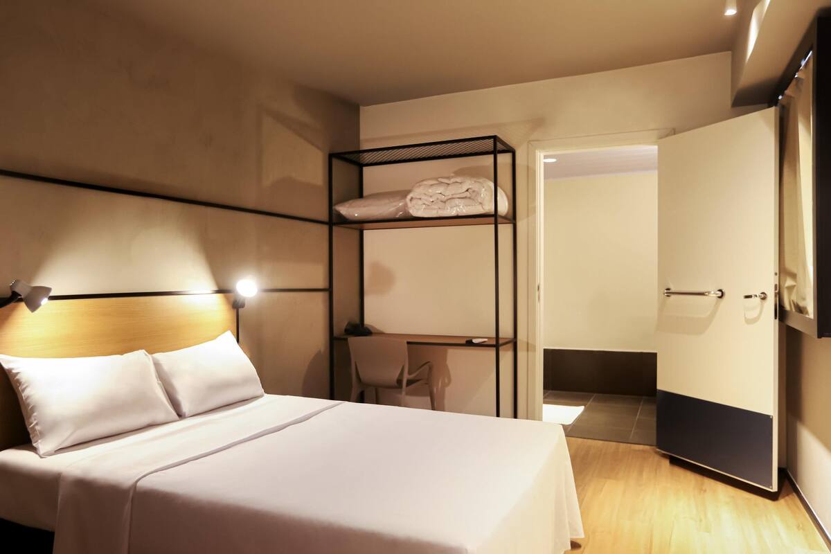 Standard Room, 1 Double Bed, Accessible | 1 bedroom, minibar, WiFi (free), bed sheets