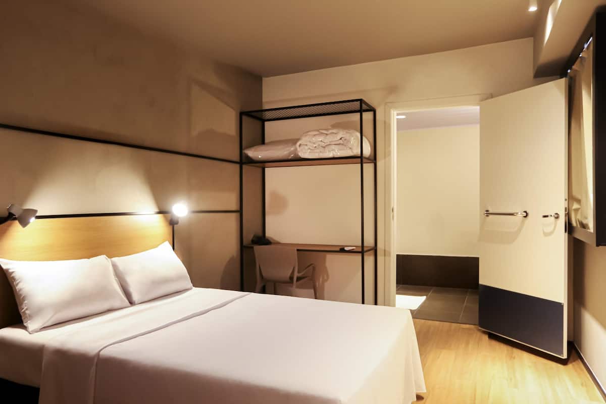 Standard Room, 1 Double Bed, Accessible | 1 bedroom, minibar, free WiFi, bed sheets