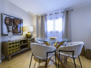 Dining - Cozy duplex with Terrace, 1 Bedrooms, 2+2 Pax, Central Market, old town (Valencia)