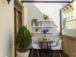 Outdoor dining - Cozy duplex with Terrace, 1 Bedrooms, 2+2 Pax, Central Market, old town (Valencia)