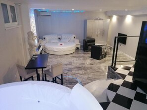 Deluxe Apartment, Jetted Tub (1) - Spa (Novi Sad)