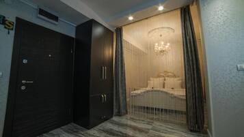 Deluxe Apartment, Sauna (2) | 1 bedroom, soundproofing, free WiFi, bed sheets