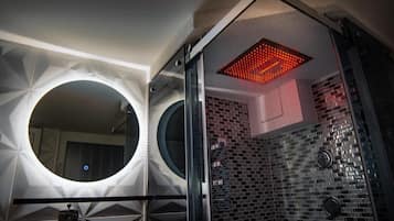 Deluxe Apartment, Jetted Tub (1) | Bathroom | Free toiletries, hair dryer, bathrobes, slippers