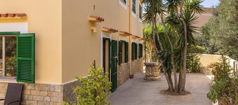 Vakantiehuis "Calamar 7" met zee- en bergzicht, dakterras, tuin & WiFi