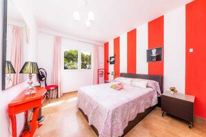 3 chambres, fer et planche à repasser, Wi-Fi gratuit, draps fournis