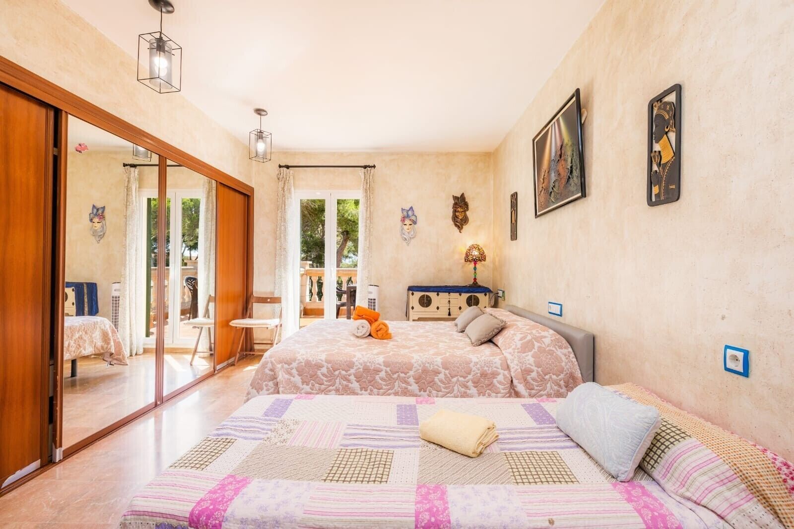 3 bedrooms, iron/ironing board, free WiFi, bed sheets
