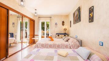 3 bedrooms, iron/ironing board, free WiFi, bed sheets