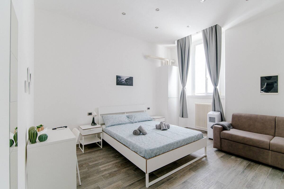 Double Room | Desk, laptop workspace, WiFi (free), bed sheets