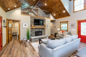Smart TV, fireplace