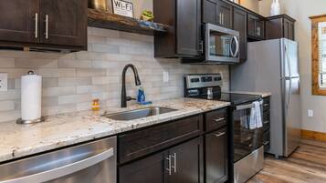 Frigorífic, microones, forn i placa de cuina