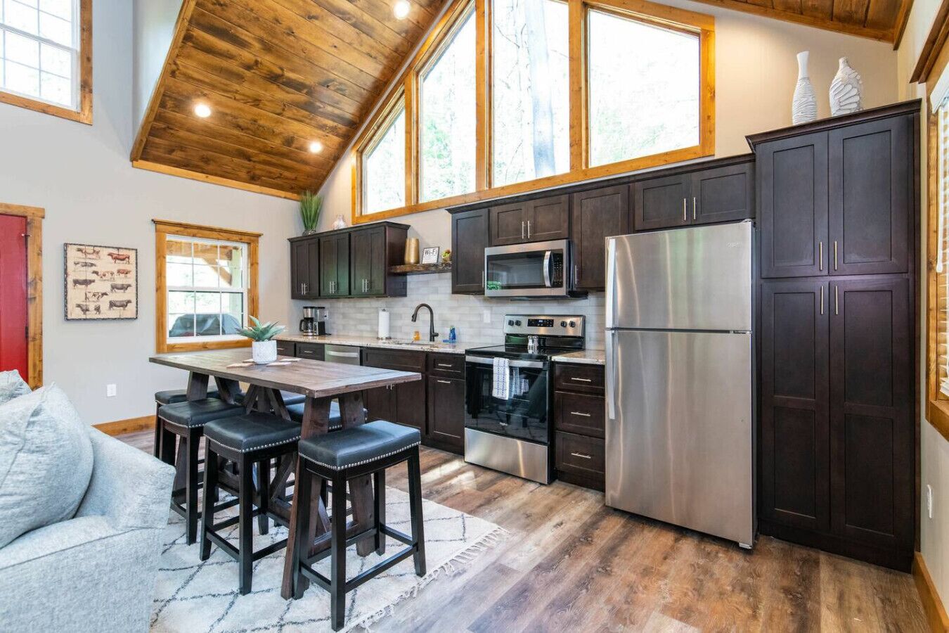 Refrigerador, microondas, horno y parrilla de estufa 