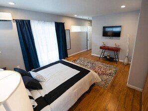 1 bedroom, desk, iron/ironing board, WiFi