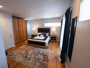 1 bedroom, desk, iron/ironing board, WiFi