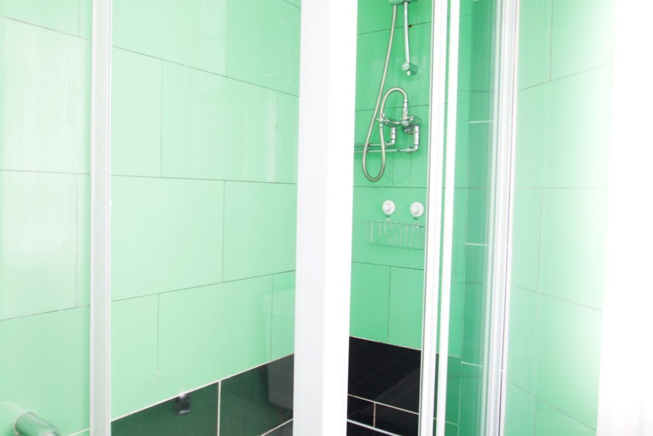 Shower, hair dryer, towels, shampoo