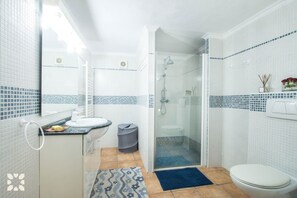 Een douche, een haardroger