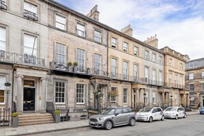 Exterior - Ultra Luxe Home near Princes Street (Edinburgh)