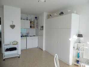 Interior - Large sea-facing studio with balcony and outdoor parkingeur 4 people (Saint-Jean-de-Monts)