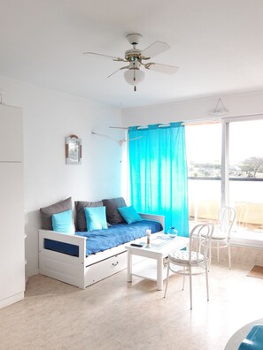 Smart TV - Large sea-facing studio with balcony and outdoor parkingeur 4 people (Saint-Jean-de-Monts)