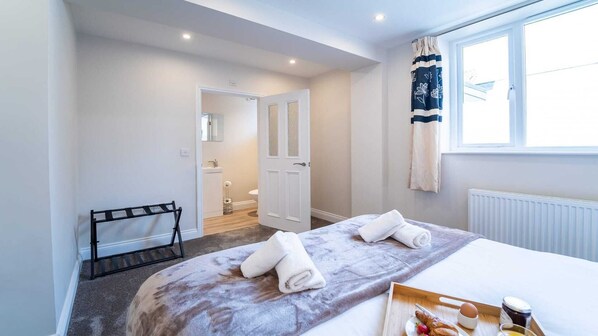 2 bedrooms, iron/ironing board, travel cot, WiFi