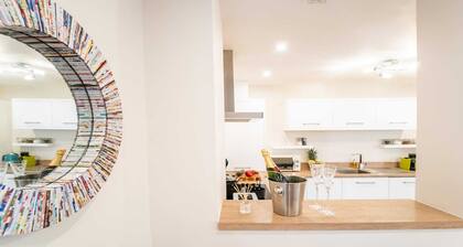 Spacious Luxurious Apartment - 2 Bathrooms - 2 Bedrooms - Parking