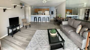 Smart TV, video games