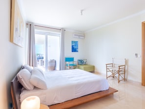 2 chambres, fer et planche à repasser, Wi-Fi, draps fournis