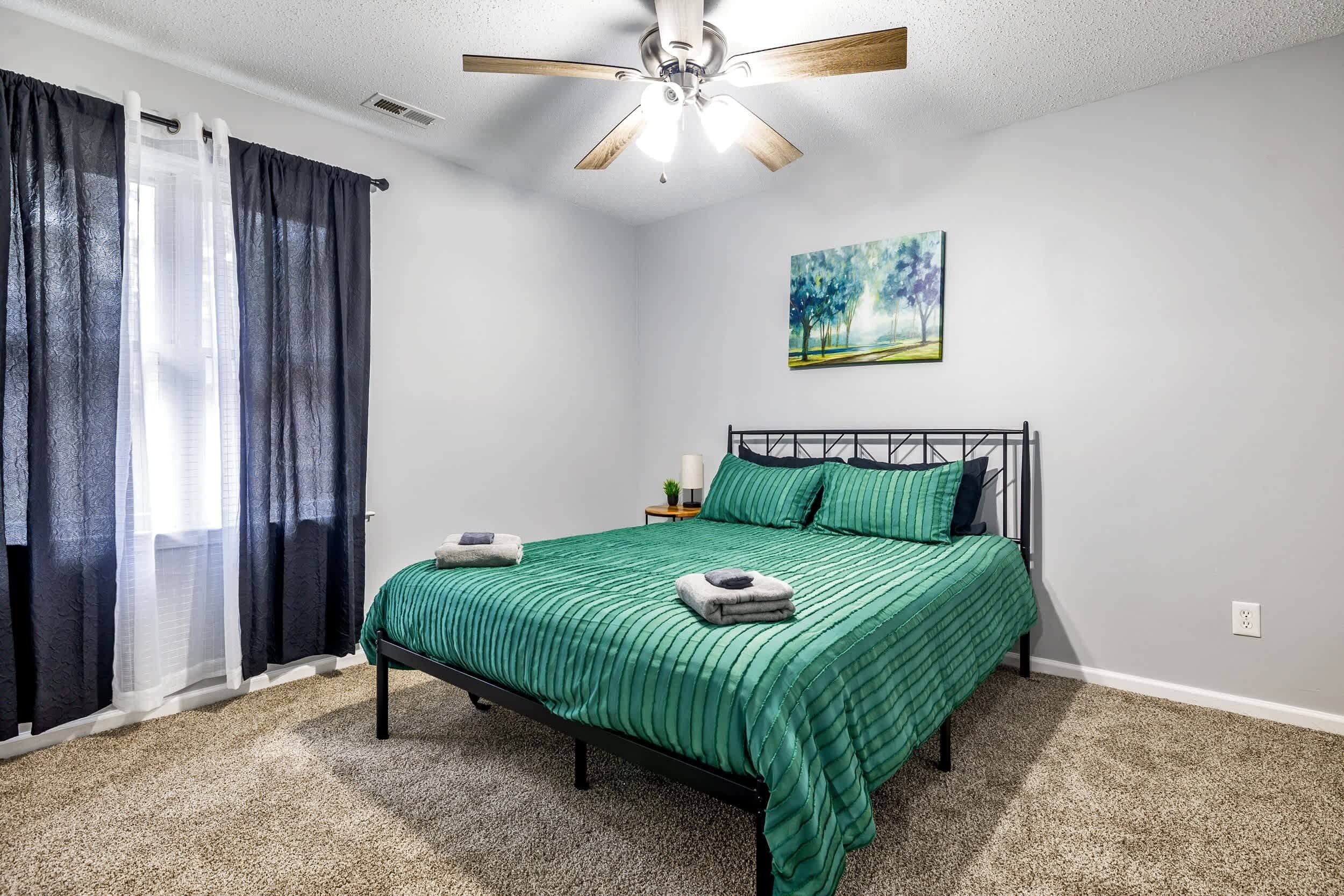 2 chambres, fer et planche à repasser, Wi-Fi, draps fournis