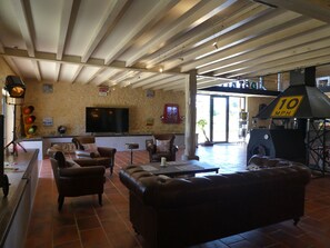 Interior - LUXURY INDUSTRIAL-STYLE LOFT FOR 15 PEOPLE WITH SWIMMING POOL AND JACUZZI (VILLEBRAMAR)