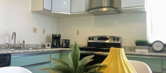 [614.5 B Jenkins] Stays! Studio close to OU, Downtown, Hip designer interior
