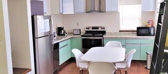 [614.5 B Jenkins] Stays! Studio close to OU, Downtown, Hip designer interior