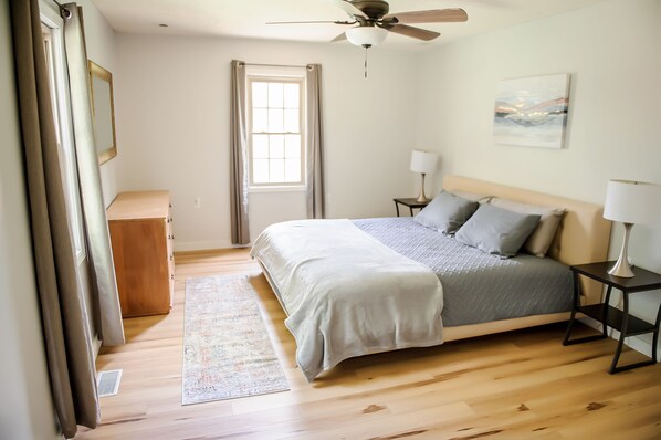 3 chambres, coffres-forts dans les chambres, Wi-Fi, draps fournis