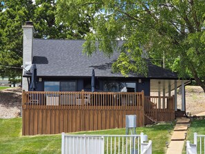 Exterior - Rare level lot with boat launch on site. Wood burning fireplace. Dog friendly. (Sunrise Beach)