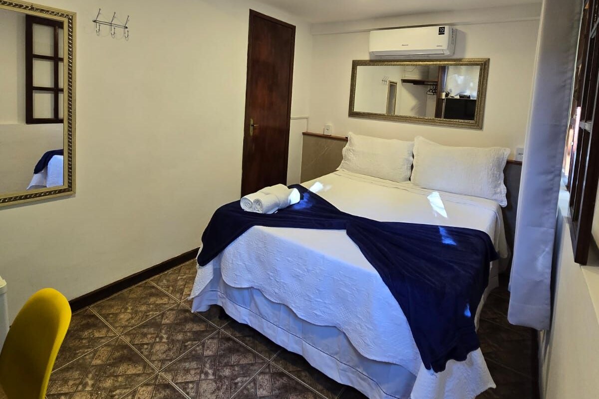 Standaard suite | Een minibar, een bureau, gratis wifi, beddengoed