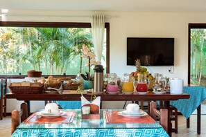 Free daily buffet breakfast