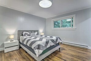 3 bedrooms, iron/ironing board, free WiFi, bed sheets