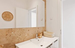 Dusche, Haartrockner, Shampoo