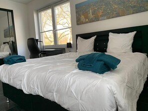 1 bedroom, iron/ironing board, WiFi, bed sheets - Ferienwohnung Am Geroweiher (Mönchengladbach)