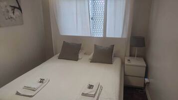 3 bedrooms, iron/ironing board, internet, bed sheets