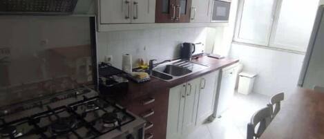 Refrigerador, microondas, horno, placa de cocina