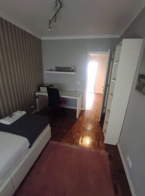 3 bedrooms, iron/ironing board, Internet, bed sheets - Spacious Contemporary 3BDR Apartment (Alfornelos)