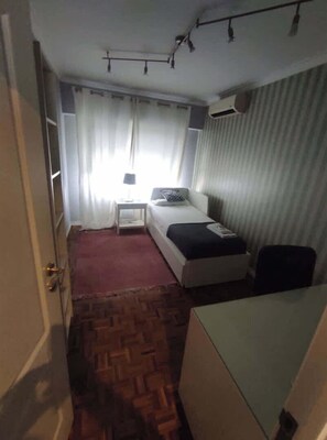 3 bedrooms, iron/ironing board, Internet, bed sheets - Spacious Contemporary 3BDR Apartment (Alfornelos)