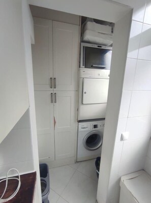 Interior - Spacious Contemporary 3BDR Apartment (Alfornelos)