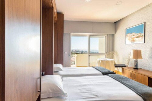 2BDR studio in Cascais with sea view