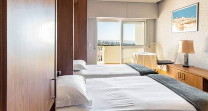 2BDR studio in Cascais with sea view